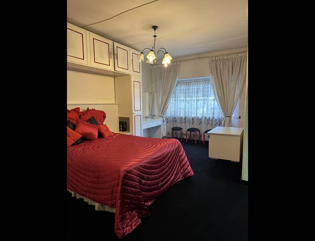 3 BEDROOM FREEHOLD FOR SALE IN HOWICK WEST